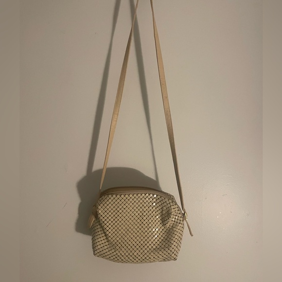 Very pretty cream colored purse - Picture 3 of 5